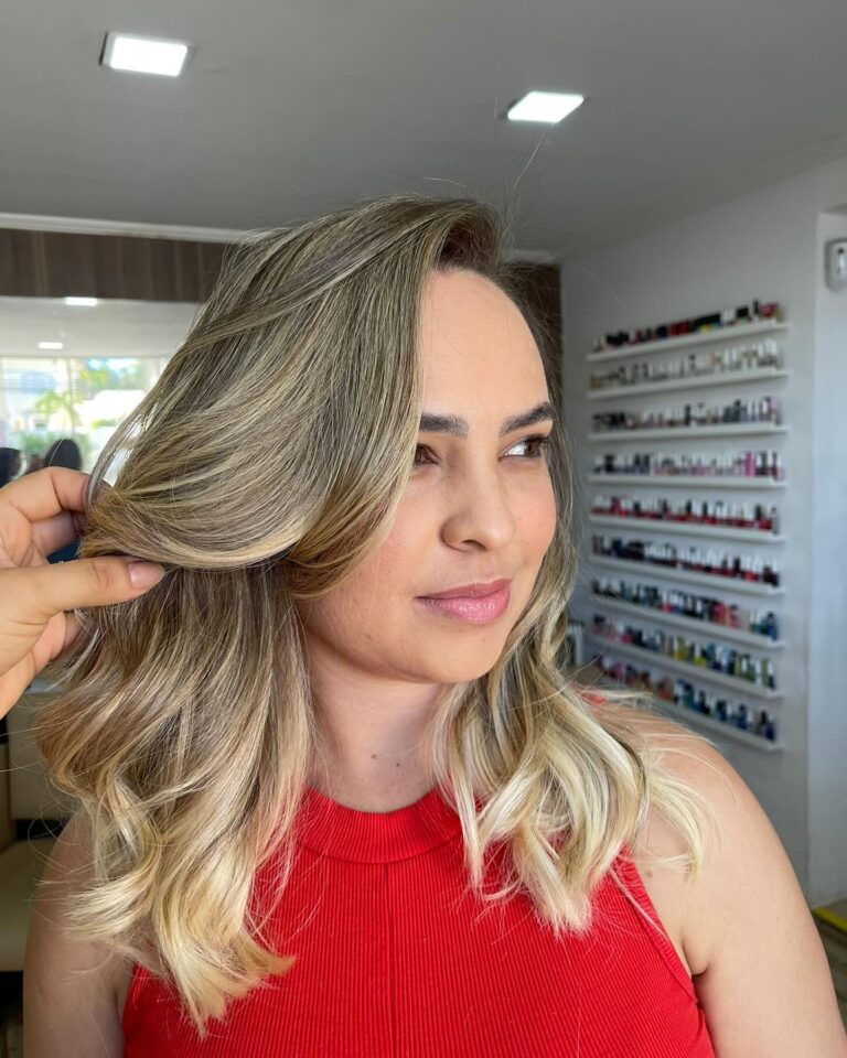 Coloração e mechas · Estação de Beleza Vilas — salão de beleza em Vilas do Atlântico, Lauro de Freitas - BA