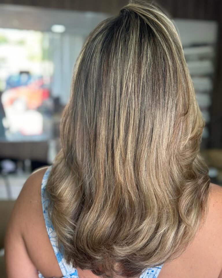 Coloração e mechas · Estação de Beleza Vilas — salão de beleza em Vilas do Atlântico, Lauro de Freitas - BA