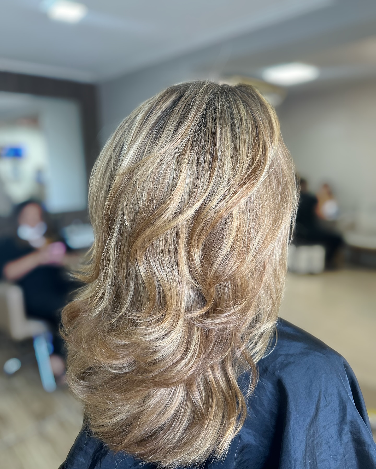 Corte Feminino em Vilas do Atlântico, Lauro de Freitas