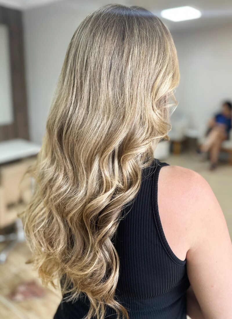 Coloração e mechas · Estação de Beleza Vilas — salão de beleza em Vilas do Atlântico, Lauro de Freitas - BA