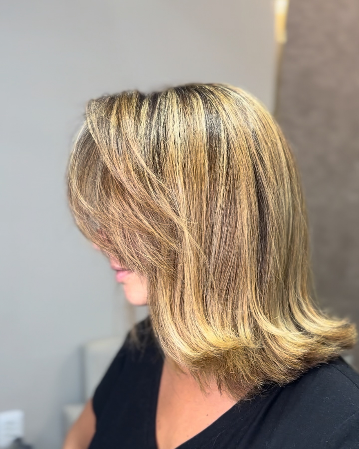 Corte Feminino em Vilas do Atlântico, Lauro de Freitas