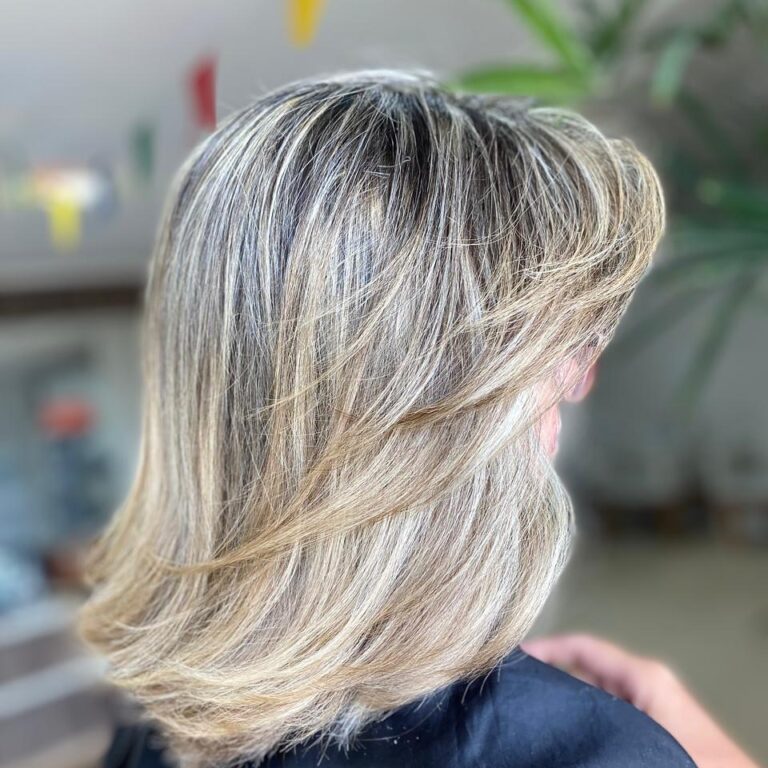 Coloração e mechas · Estação de Beleza Vilas — salão de beleza em Vilas do Atlântico, Lauro de Freitas - BA