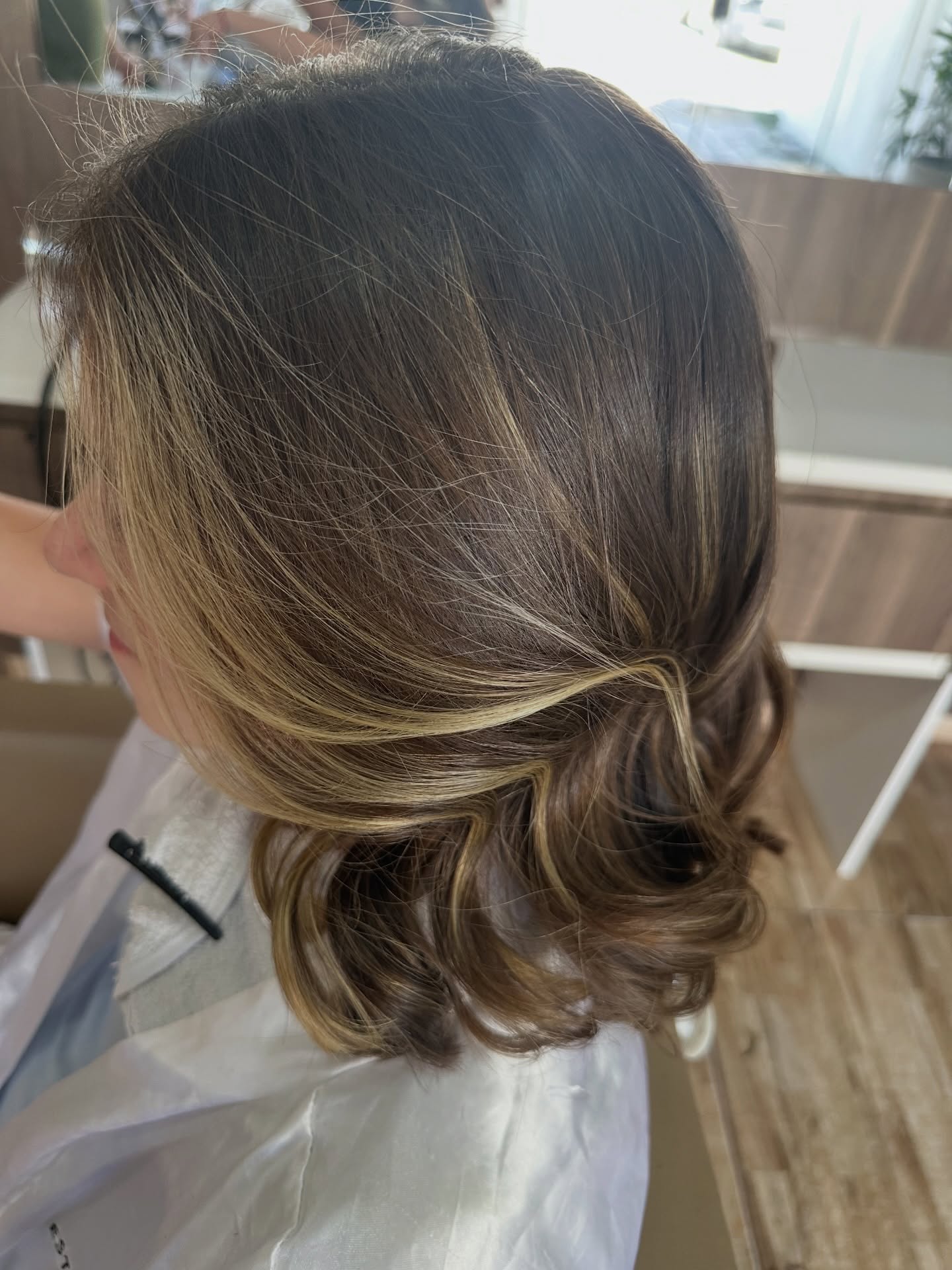 Corte Feminino em Vilas do Atlântico, Lauro de Freitas