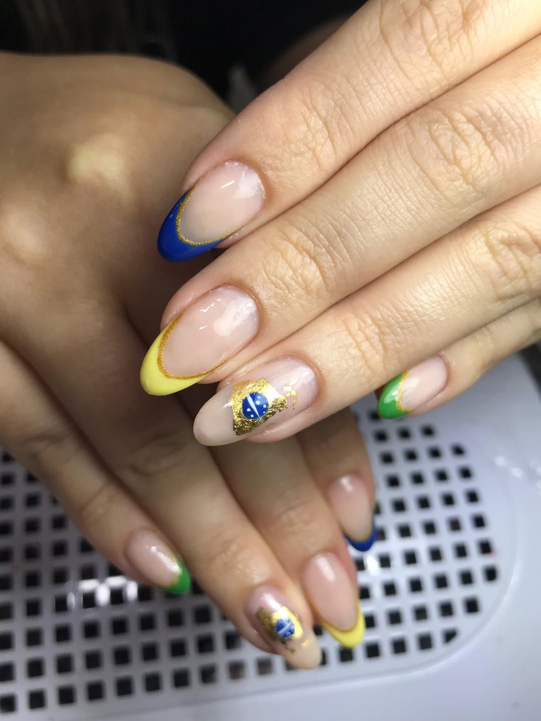 Especialista em Esmaltação no Vilas do Atlântico - BA | Estação de Beleza Vilas Especialista em Esmaltação no Vilas do Atlântico - BA | Estação de Beleza Vilas